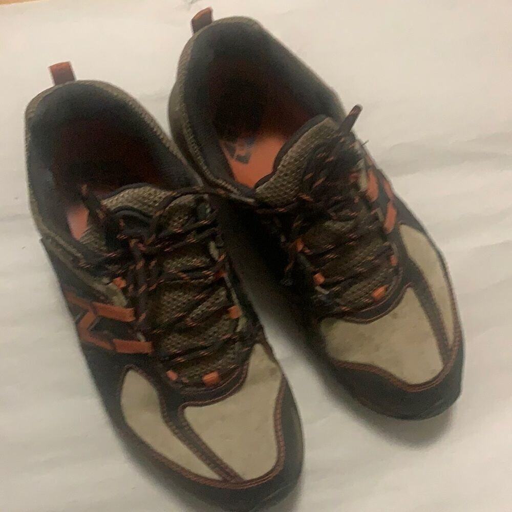 NEW BALANCE 1520 GT LACE UP VIBRANT‎ TRAIL SHOES SIZE 10
